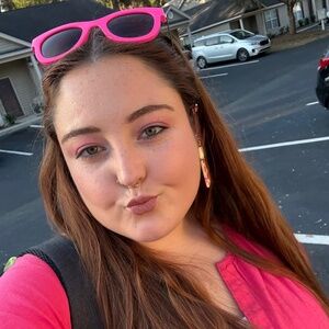 Meet your Posher, Carlie